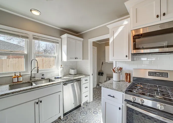 Lovely Vacation ~ 3 Mi To Downtown! Holiday home