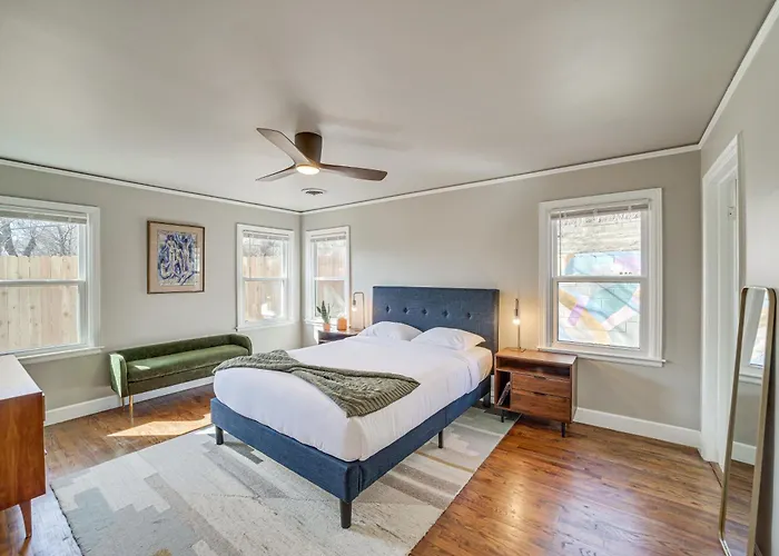 Lovely Vacation ~ 3 Mi To Downtown! Holiday home *