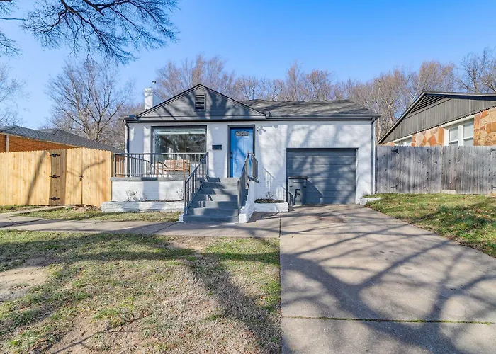 Lovely Vacation ~ 3 Mi To Downtown! Holiday home