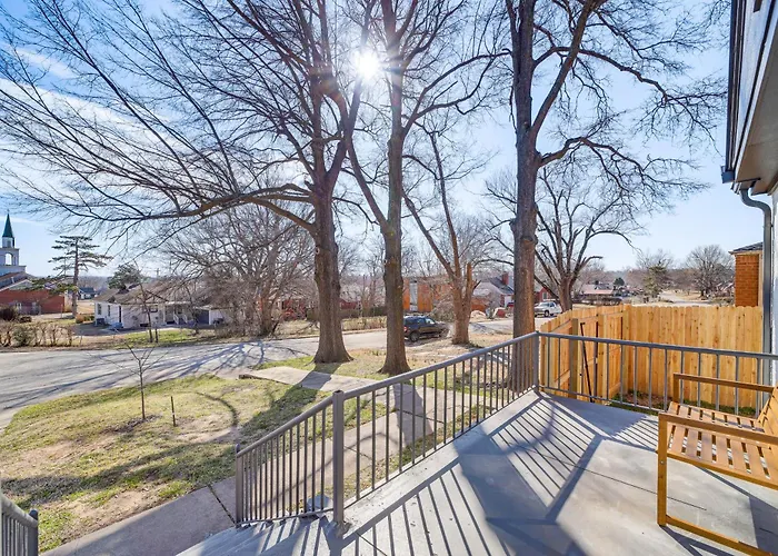 Holiday home Lovely Vacation ~ 3 Mi To Downtown! *